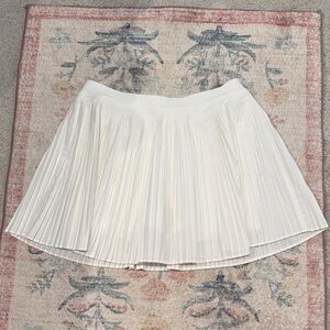 Old Navy white pleated athletic athleisure tennis skirt